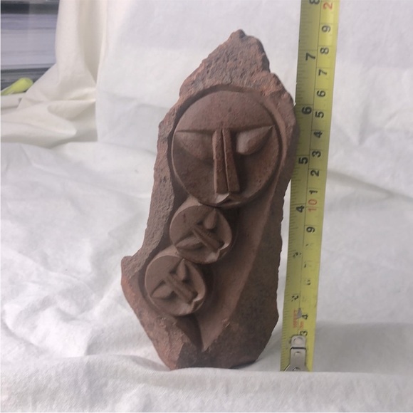 Shona Red Stone Parent & Children Sculpture - Picture 9 of 10